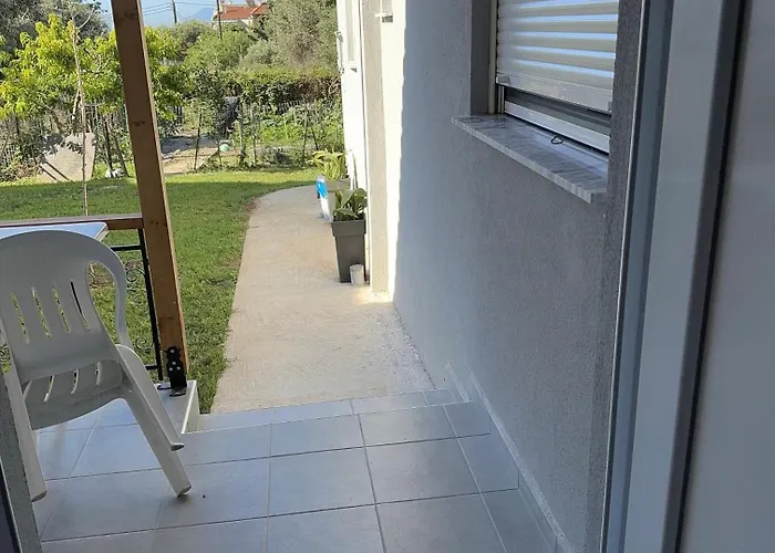 Seashore House Makri