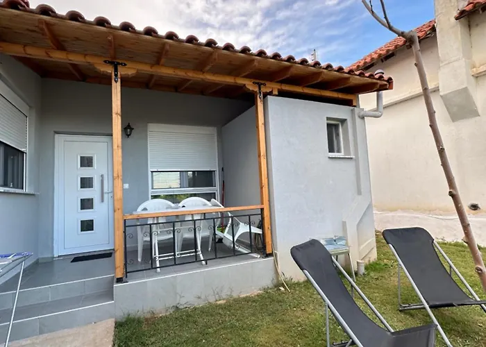 Seashore House Makri